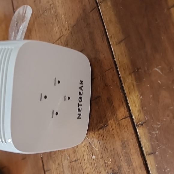 NETGEAR WiFi Range Extender - White - Picture 6 of 7